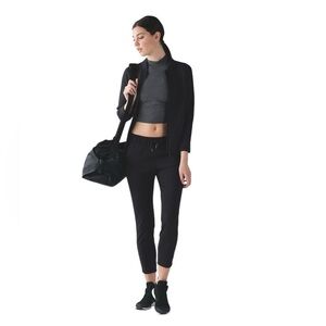 Lululemon On The Fly Pant 28" Sz 4 Black (First Release)